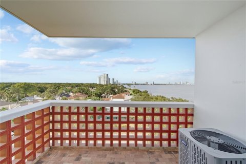 Condo in Tampa, Florida, 2 bedrooms № 2222912 - photo 25