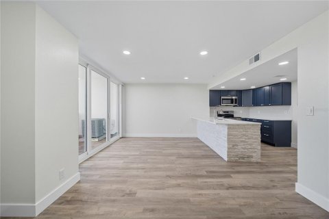 Condo in Tampa, Florida, 2 bedrooms № 2222912 - photo 22