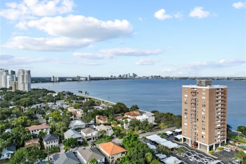 Condo in Tampa, Florida, 2 bedrooms № 2222912 - photo 4