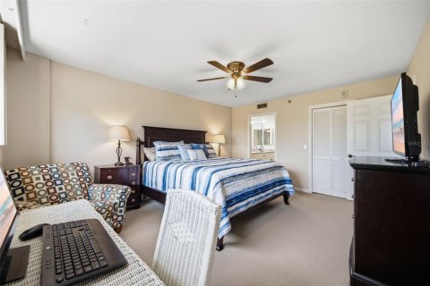Condo in Largo, Florida, 2 bedrooms  № 2377930 - photo 18