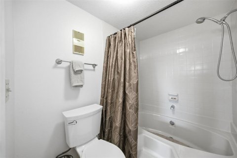 Condo in Largo, Florida, 2 bedrooms  № 2377930 - photo 26