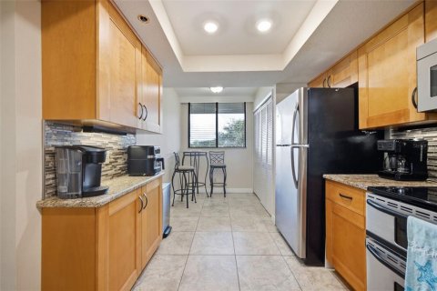 Condo in Largo, Florida, 2 bedrooms  № 2377930 - photo 10