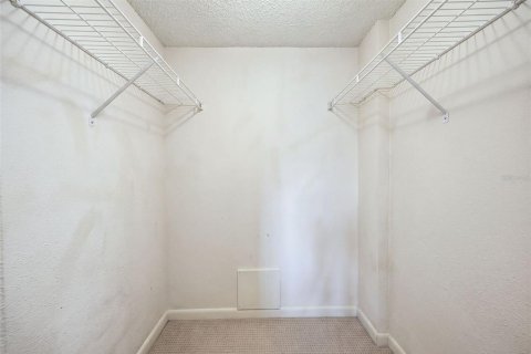 Condo in Largo, Florida, 2 bedrooms  № 2377930 - photo 23