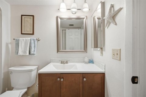 Condo in Largo, Florida, 2 bedrooms  № 2377930 - photo 28
