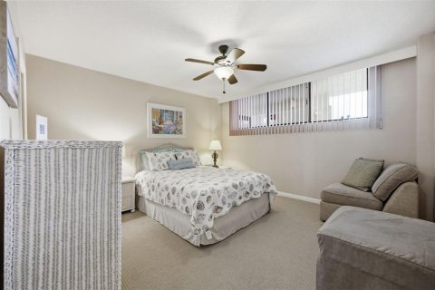 Condo in Largo, Florida, 2 bedrooms  № 2377930 - photo 20