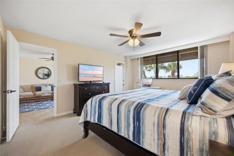 Condo in Largo, Florida, 2 bedrooms  № 2377930 - photo 19