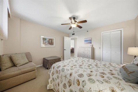 Condo in Largo, Florida, 2 bedrooms  № 2377930 - photo 22