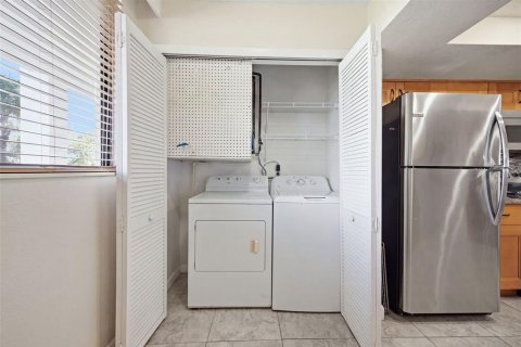 Condo in Largo, Florida, 2 bedrooms  № 2377930 - photo 29
