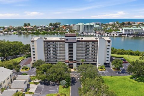 Condo in Largo, Florida, 2 bedrooms  № 2377930