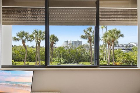 Condo in Largo, Florida, 2 bedrooms  № 2377930 - photo 2