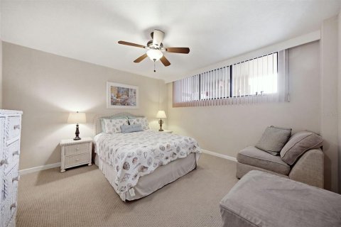 Condo in Largo, Florida, 2 bedrooms  № 2377930 - photo 21