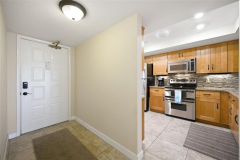 Condo in Largo, Florida, 2 bedrooms  № 2377930 - photo 5