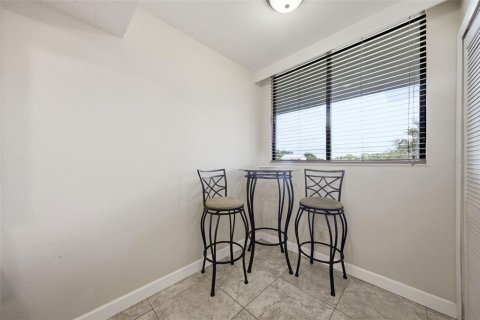 Condo in Largo, Florida, 2 bedrooms  № 2377930 - photo 15