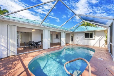 House in Cape Coral, Florida 3 bedrooms, 184.6 sq.m. № 2408424 - photo 24
