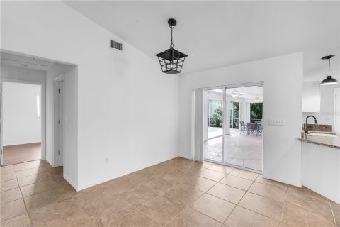 House in Cape Coral, Florida 3 bedrooms, 184.6 sq.m. № 2408424 - photo 12