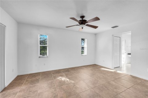 House in Cape Coral, Florida 3 bedrooms, 184.6 sq.m. № 2408424 - photo 8