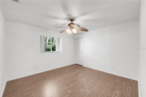House in Cape Coral, Florida 3 bedrooms, 184.6 sq.m. № 2408424 - photo 20