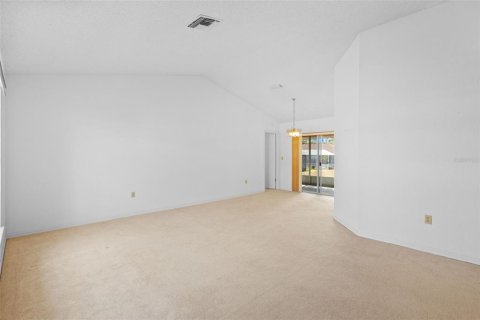 House in Spring Hill, Florida 3 bedrooms, 179.49 sq.m. № 1911498 - photo 5
