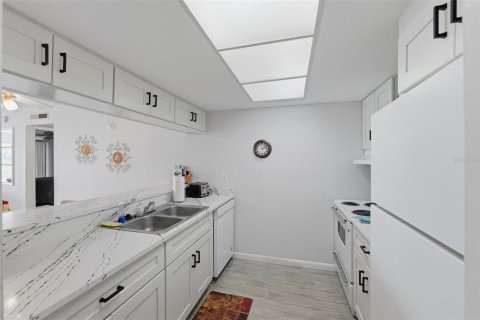 Copropriété à louer à Largo, Floride: 2 chambres, 91.04 m2 № 2099360 - photo 5