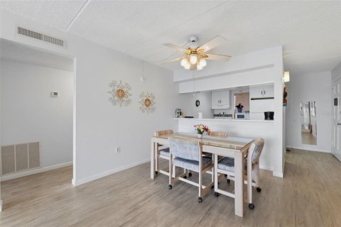 Copropriété à louer à Largo, Floride: 2 chambres, 91.04 m2 № 2099360 - photo 12