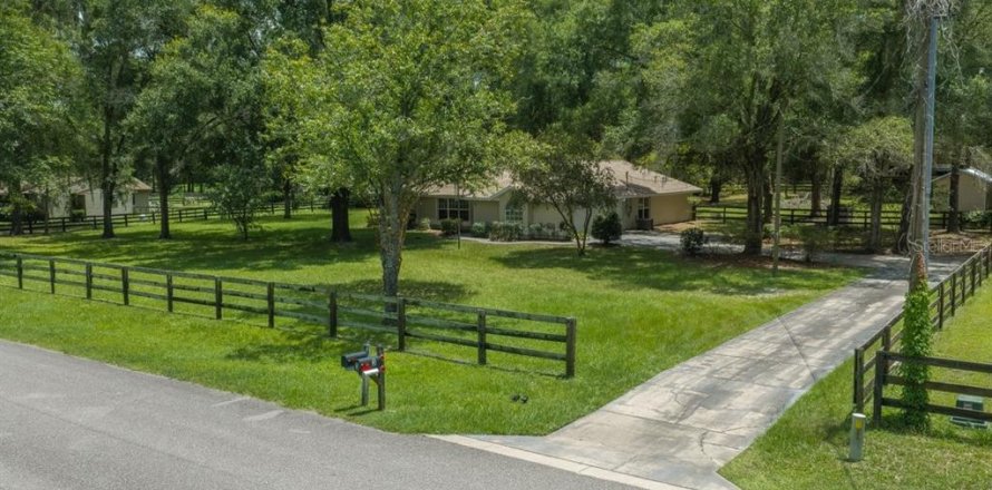 Villa ou maison à Ocala, Floride 3 chambres, 179.67 m2 № 2207143