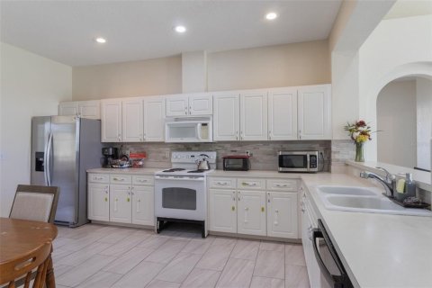 House in Lake Wales, Florida 3 bedrooms, 193.79 sq.m. № 1771494 - photo 8