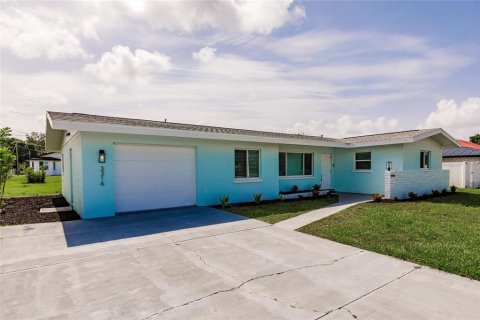 House in Port Charlotte, Florida 3 bedrooms, 151.8 sq.m. № 1826300 - photo 2