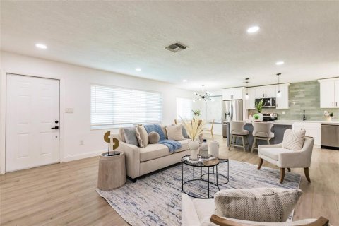 Casa en alquiler en Port Charlotte, Florida, 3 dormitorios, 151.8 m2 № 1826300 - foto 5
