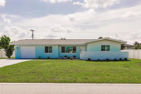 Casa en alquiler en Port Charlotte, Florida, 3 dormitorios, 151.8 m2 № 1826300 - foto 1