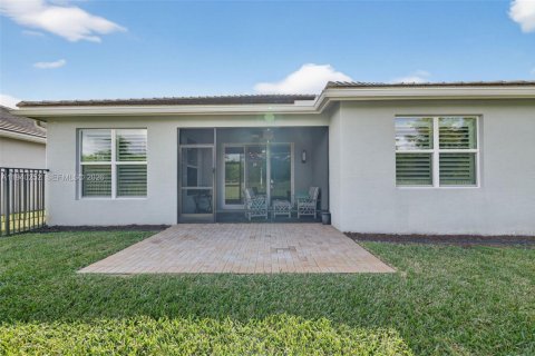 Купить виллу или дом в Порт-Сент-Луси, Флорида 2 спальни, 148.55м2, № 1997223 - фото 27