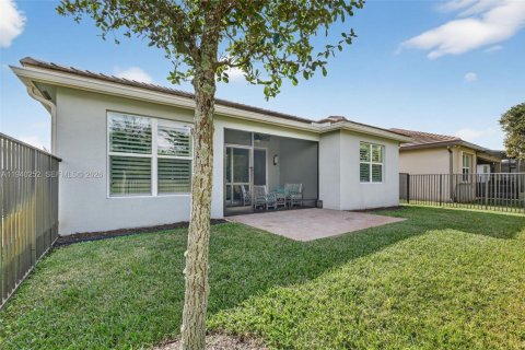 Купить виллу или дом в Порт-Сент-Луси, Флорида 2 спальни, 148.55м2, № 1997223 - фото 26