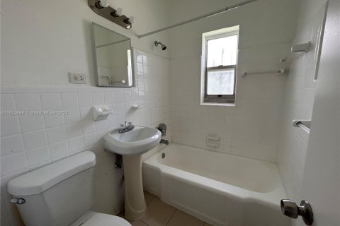 Immobilier commercial à vendre à Miami, Floride: 152.36 m2 № 1939679 - photo 11