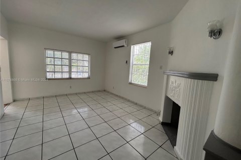 Immobilier commercial à vendre à Miami, Floride: 152.36 m2 № 1939679 - photo 5