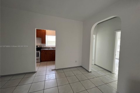 Immobilier commercial à vendre à Miami, Floride: 152.36 m2 № 1939679 - photo 8