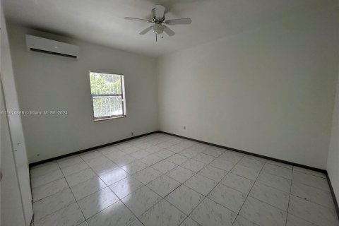 Immobilier commercial à vendre à Miami, Floride: 152.36 m2 № 1939679 - photo 13