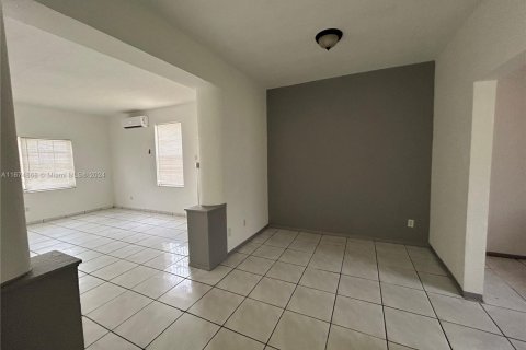Immobilier commercial à vendre à Miami, Floride: 152.36 m2 № 1939679 - photo 6