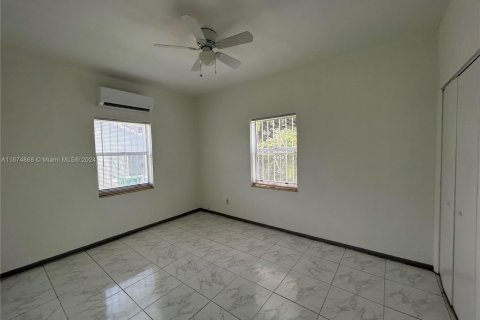 Immobilier commercial à vendre à Miami, Floride: 152.36 m2 № 1939679 - photo 12