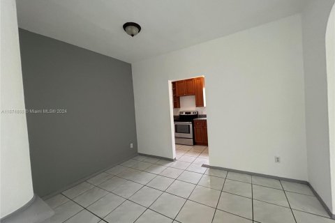 Immobilier commercial à vendre à Miami, Floride: 152.36 m2 № 1939679 - photo 7