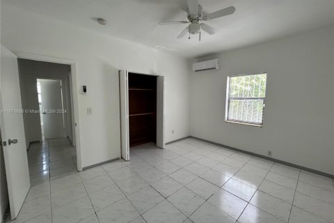 Immobilier commercial à vendre à Miami, Floride: 152.36 m2 № 1939679 - photo 9