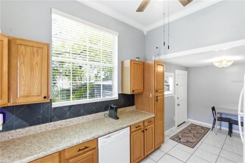 House in Tampa, Florida 3 bedrooms, 98.1 sq.m. № 2151458 - photo 9