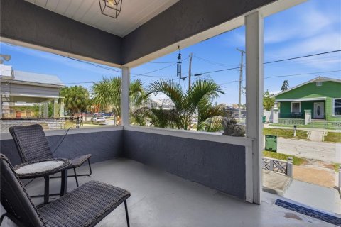 House in Tampa, Florida 3 bedrooms, 98.1 sq.m. № 2151458 - photo 3