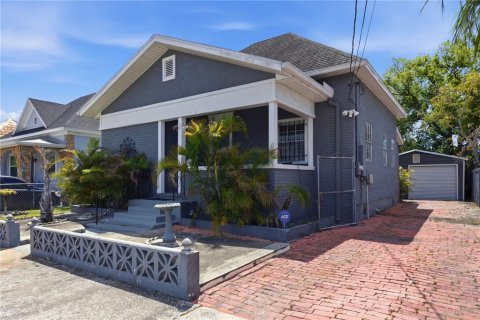 House in Tampa, Florida 3 bedrooms, 98.1 sq.m. № 2151458 - photo 2