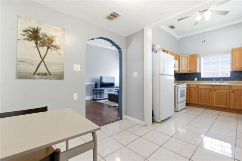 House in Tampa, Florida 3 bedrooms, 98.1 sq.m. № 2151458 - photo 6