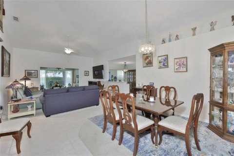 Condominio en venta en Sun City Center, Florida, 2 dormitorios, 163.23 m2 № 2142030 - foto 12