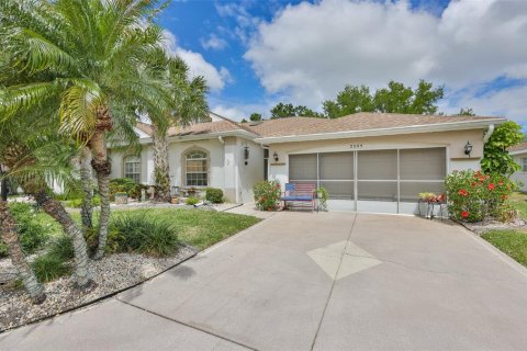 Condominio en Sun City Center, Florida, 2 dormitorios № 2142030