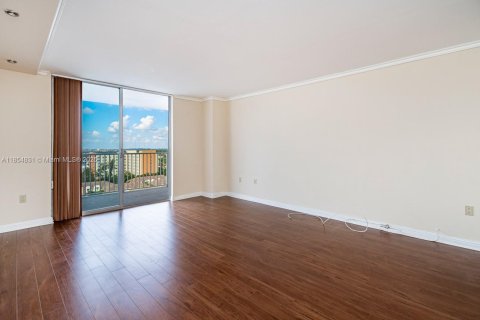 Condo in Aventura, Florida, 2 bedrooms  № 2061668 - photo 9