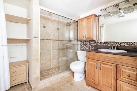 Condo in Aventura, Florida, 2 bedrooms  № 2061668 - photo 6