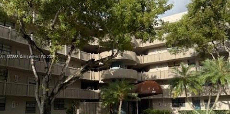 Condominio en Pembroke Pines, Florida, 2 dormitorios  № 1939211