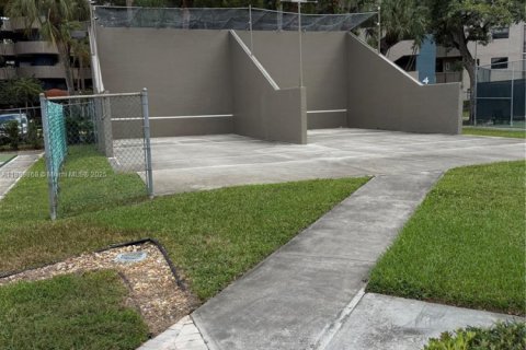 Condominio en venta en Pembroke Pines, Florida, 2 dormitorios, 94.85 m2 № 1939211 - foto 25