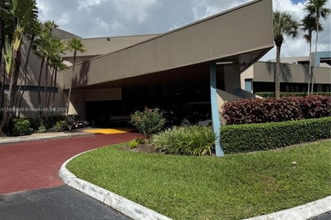 Condominio en venta en Pembroke Pines, Florida, 2 dormitorios, 94.85 m2 № 1939211 - foto 20